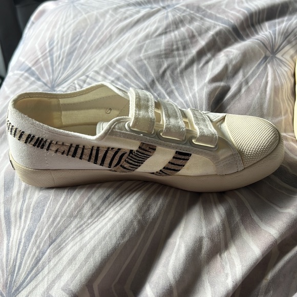 GOLA Casual Animal Print Sneaker - Picture 2 of 3